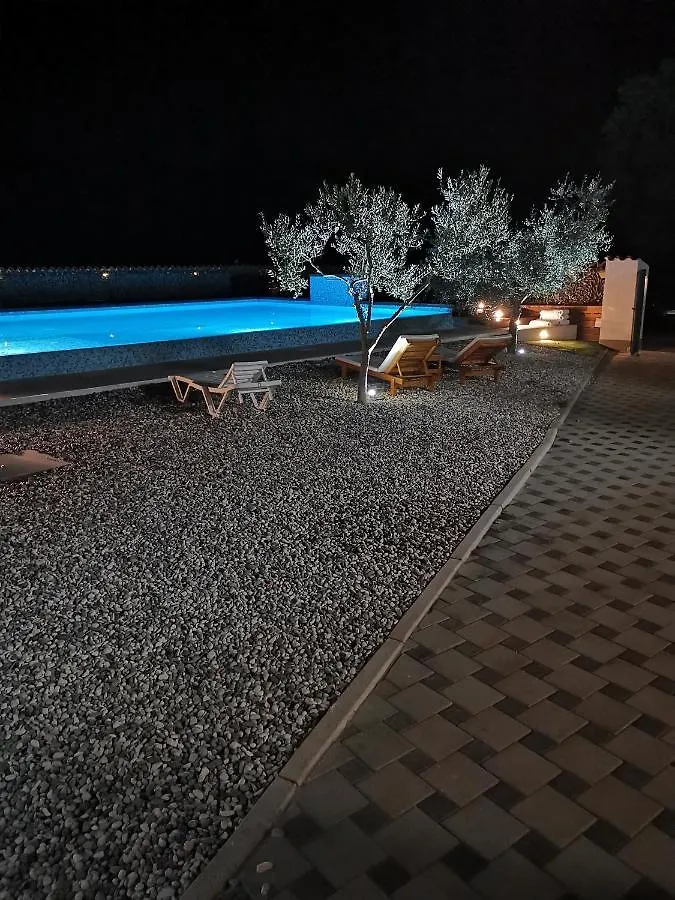 Jacuzi Cottage In The Olive Grove Pula Campingplatz