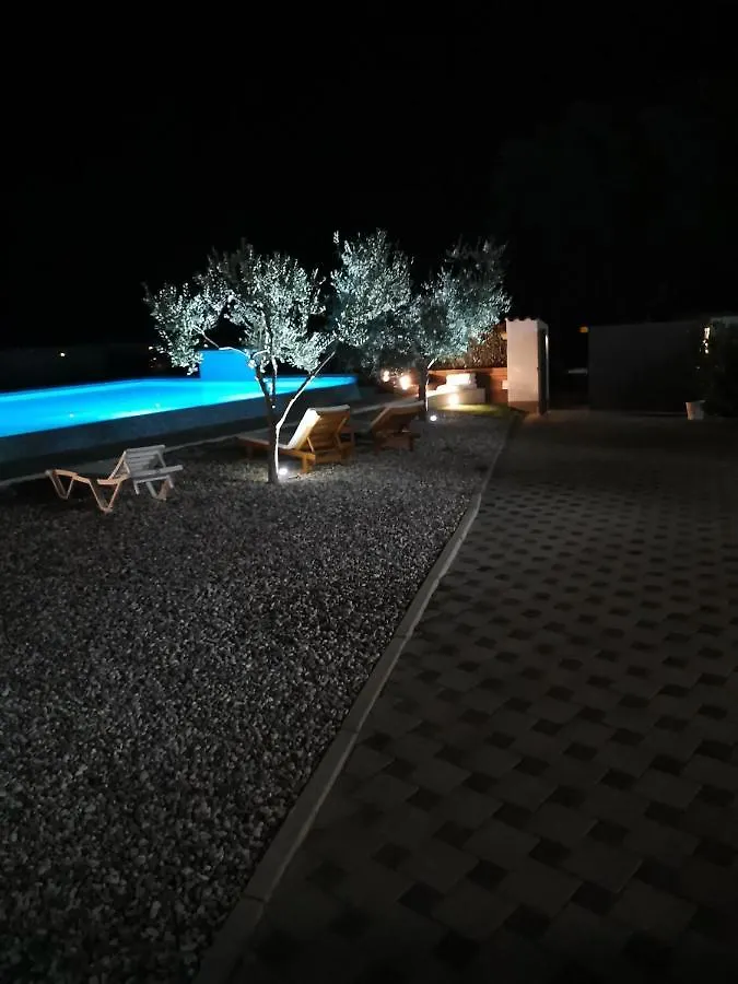 Campingplatz Jacuzi Cottage In The Olive Grove Pula