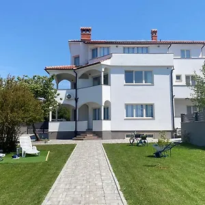Mara Pula